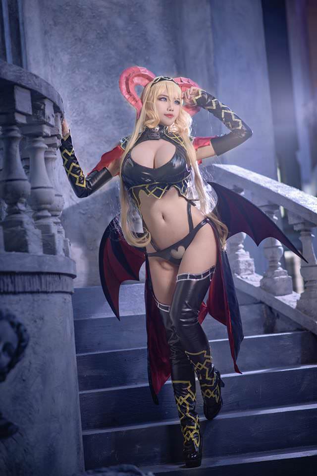 La babe cosplay de la semaine #366